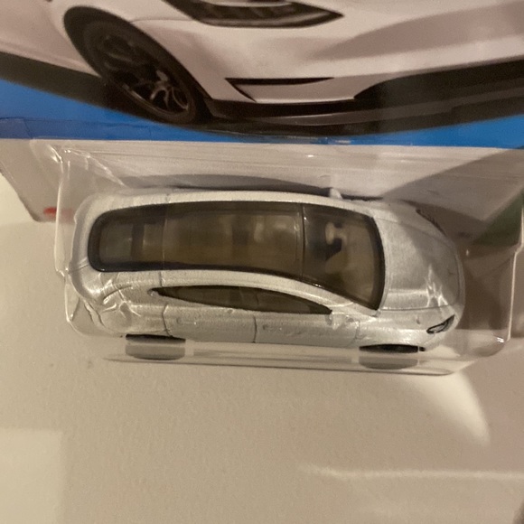 Hot wheels Tesla Model Y - Picture 4 of 5